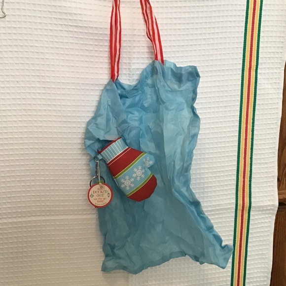 NWT Two’s Company All decked out on the go tote with key chain and toggle - Picture 2 of 8